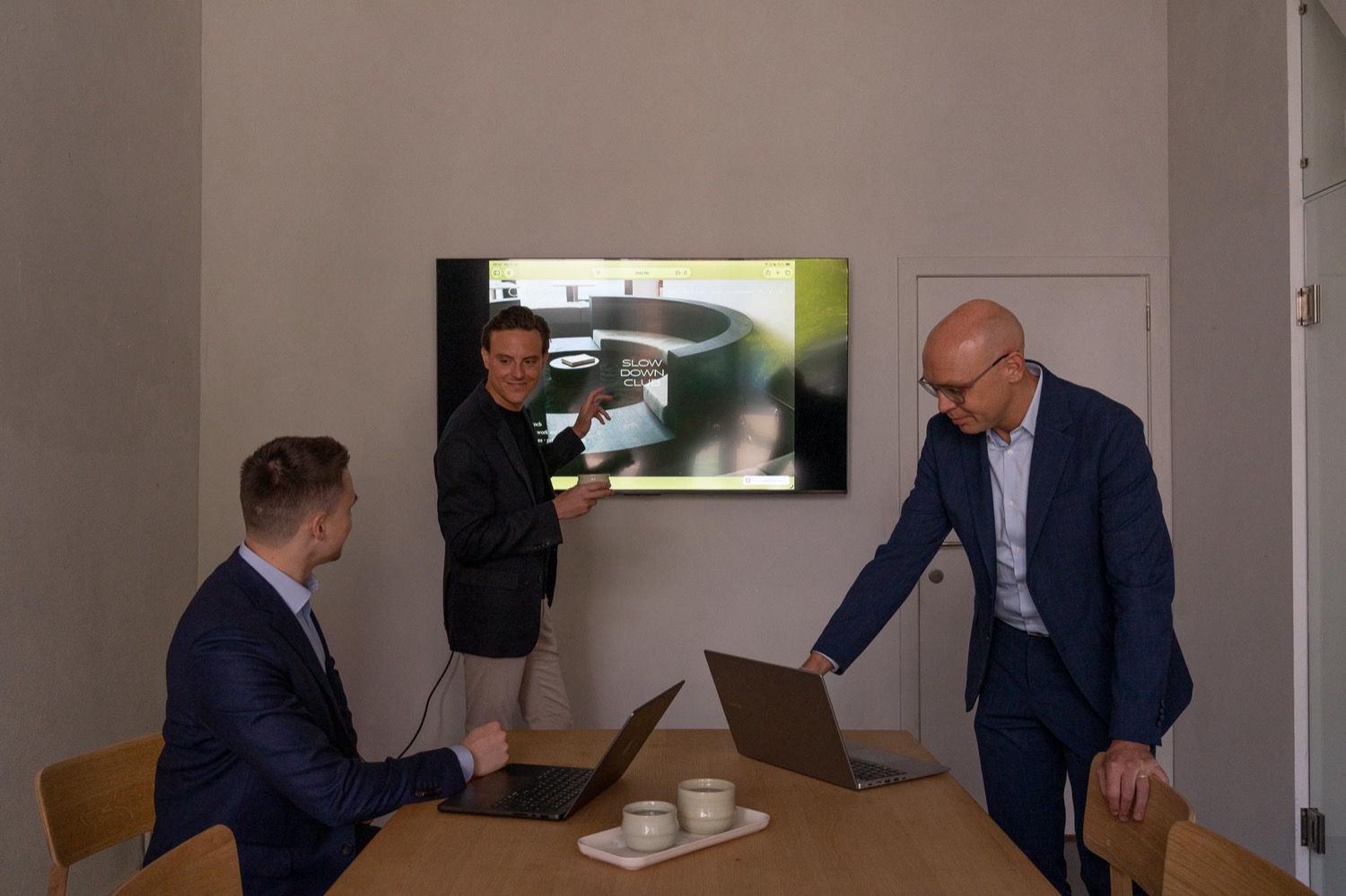 Een meeting in de ruimte bij OAAS